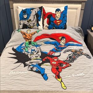 Pottery Barn Kids Justice League Quilt, Full/Queen,
Gray Multi